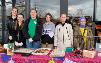 März 2023: Kuchen-Spendenstand vor REWE in Dortmund Mengede